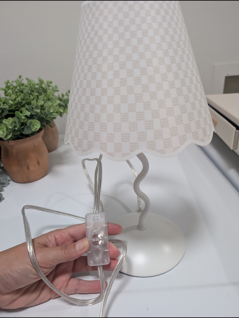 White Scalloped Table Lamp with Wavy Stem - Picture 4 of 5